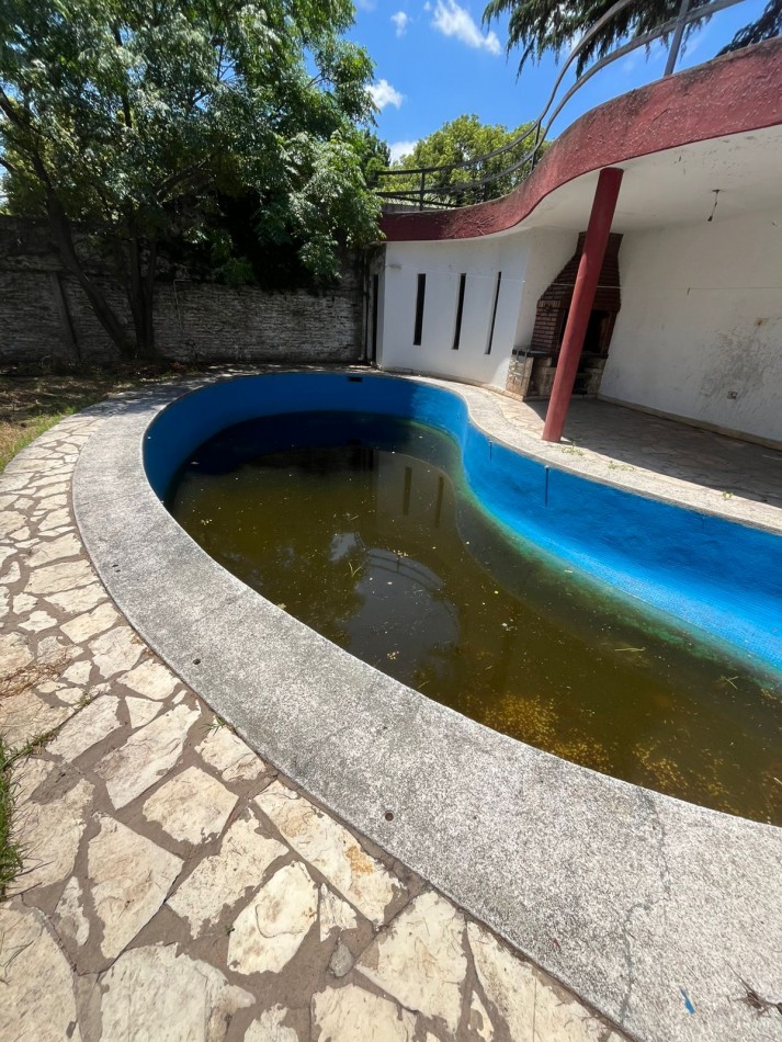 ALQUILER CASA 3 DORMITORIOS, PISCINA, PARRILLA, PATIO, EXCELENTE UBICACION, QUINTANA 700 -ADROGUE-