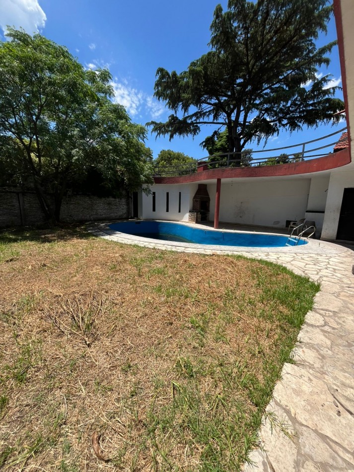 ALQUILER CASA 3 DORMITORIOS, PISCINA, PARRILLA, PATIO, EXCELENTE UBICACION, QUINTANA 700 -ADROGUE-
