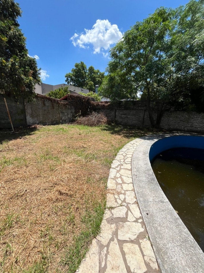 ALQUILER CASA 3 DORMITORIOS, PISCINA, PARRILLA, PATIO, EXCELENTE UBICACION, QUINTANA 700 -ADROGUE-