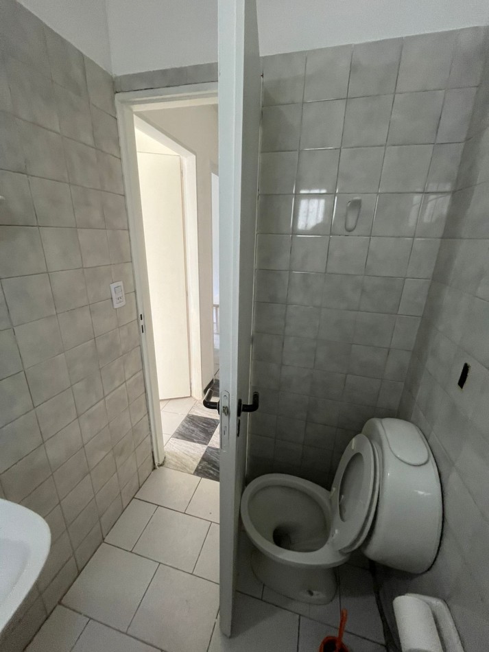 VENTA DEPARTAMENTO CONTRAFRENTE 3 AMBIENTES, RECIENTEMENTE PINTADO, EXPENSAS BAJAS, R. SANTAMARINA 949 -EL JAGUEL- 