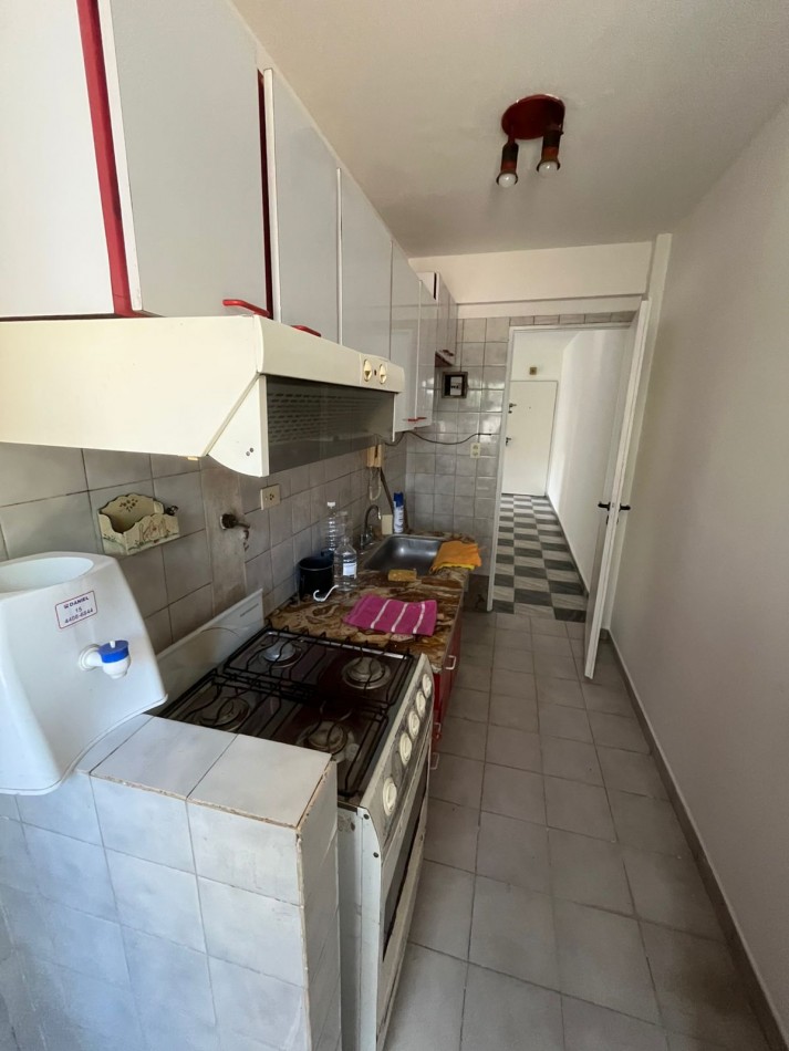 VENTA DEPARTAMENTO CONTRAFRENTE 3 AMBIENTES, RECIENTEMENTE PINTADO, EXPENSAS BAJAS, R. SANTAMARINA 949 -EL JAGUEL- 