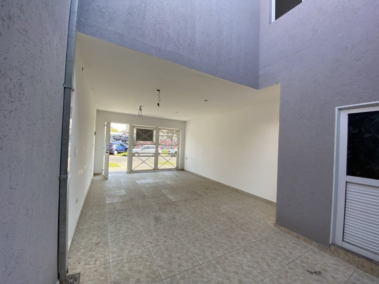 VENTA DUPLEX 4 AMBIENTES, CON COCHERA, A 4 CUADRAS DE CERRITO, RUBEN DARIO 500 -TEMPERLEY-