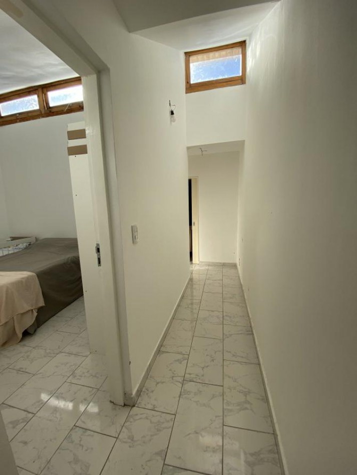 VENTA DUPLEX INTERNO 3 AMBIENTES CON PATIO, DISTRIBUIDO EN 2 PLANTAS, RUBEN DARIO 500 -TEMPERLEY-
