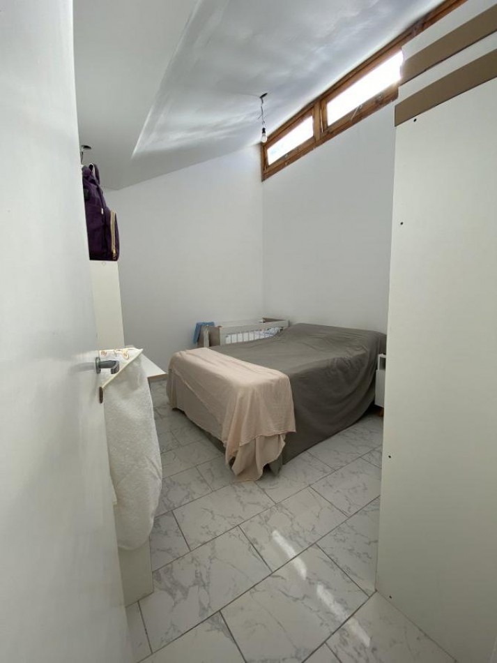VENTA DUPLEX INTERNO 3 AMBIENTES CON PATIO, DISTRIBUIDO EN 2 PLANTAS, RUBEN DARIO 500 -TEMPERLEY-