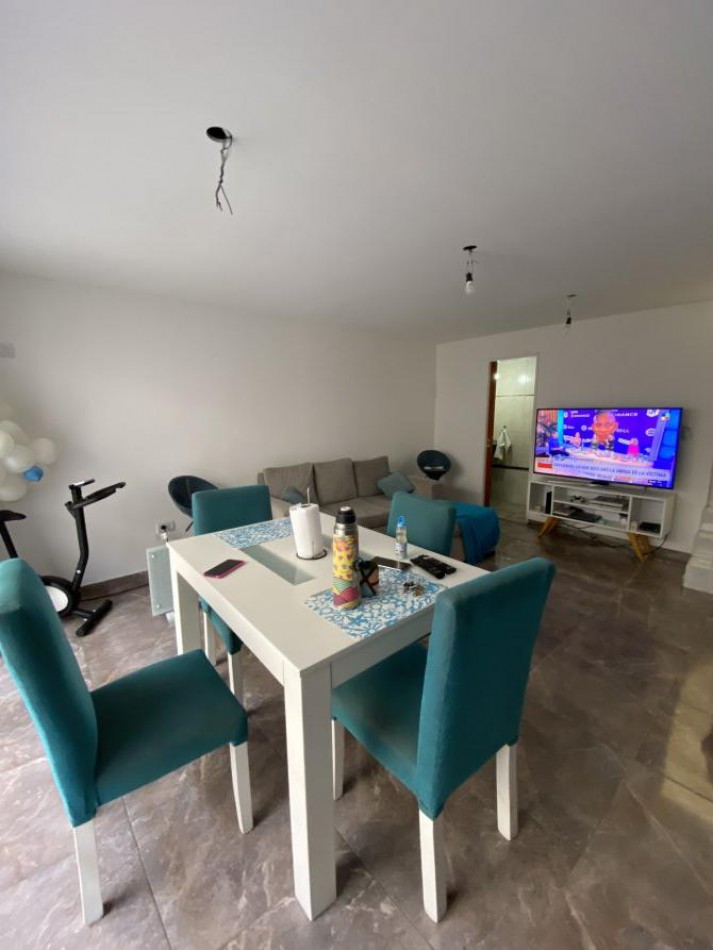 VENTA DUPLEX INTERNO 3 AMBIENTES CON PATIO, DISTRIBUIDO EN 2 PLANTAS, RUBEN DARIO 500 -TEMPERLEY-