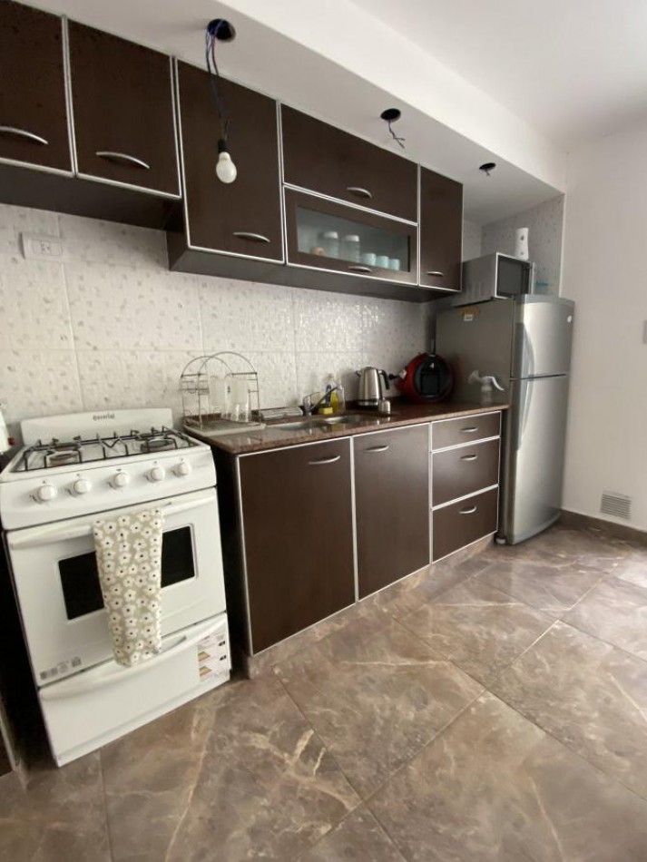VENTA DUPLEX INTERNO 3 AMBIENTES CON PATIO, DISTRIBUIDO EN 2 PLANTAS, RUBEN DARIO 500 -TEMPERLEY-