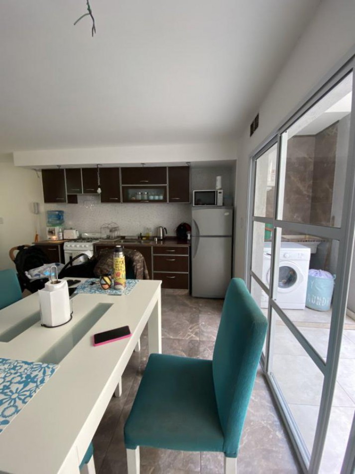 VENTA DUPLEX INTERNO 3 AMBIENTES CON PATIO, DISTRIBUIDO EN 2 PLANTAS, RUBEN DARIO 500 -TEMPERLEY-