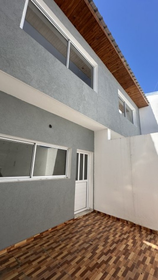 VENTA DUPLEX A ESTRENAR 3 AMBIENTES, CON PATIO, CORREA 1830 -BANFIELD-