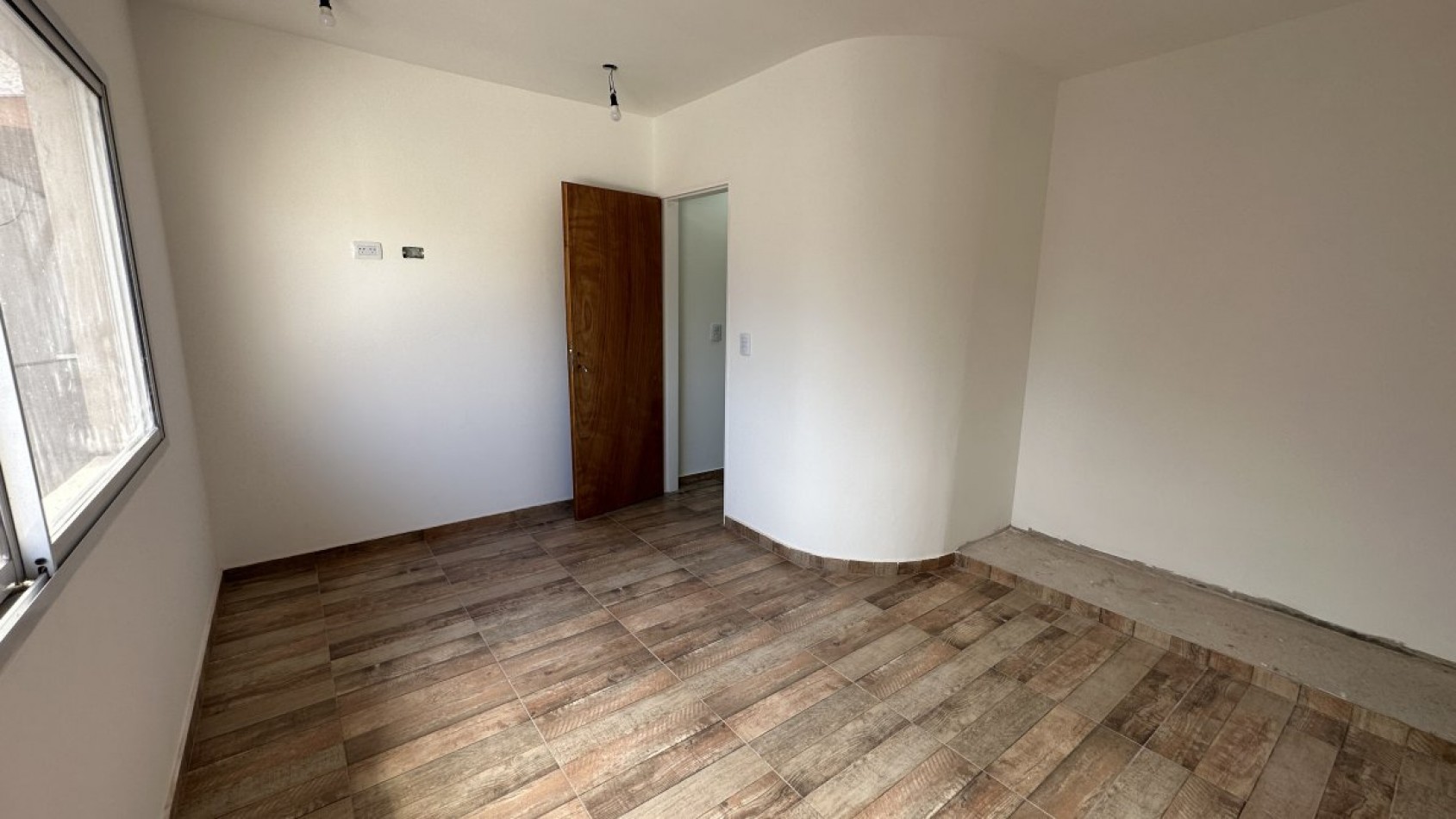 VENTA DUPLEX A ESTRENAR 3 AMBIENTES, CON PATIO, CORREA 1830 -BANFIELD-