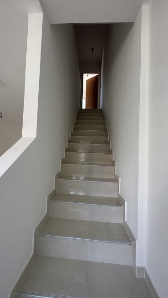 VENTA DUPLEX A ESTRENAR 3 AMBIENTES, CON PATIO, CORREA 1830 -BANFIELD-