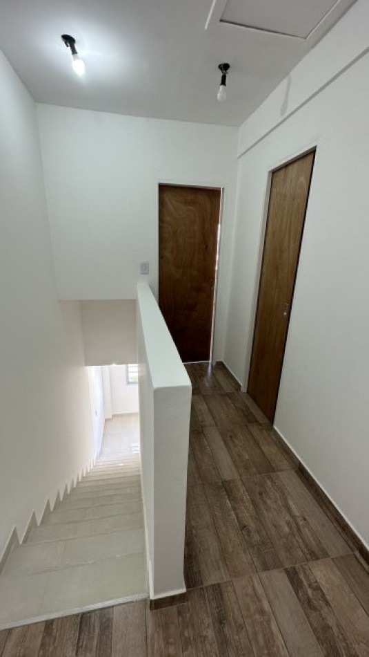 VENTA DUPLEX A ESTRENAR 3 AMBIENTES, CON PATIO, CORREA 1830 -BANFIELD-