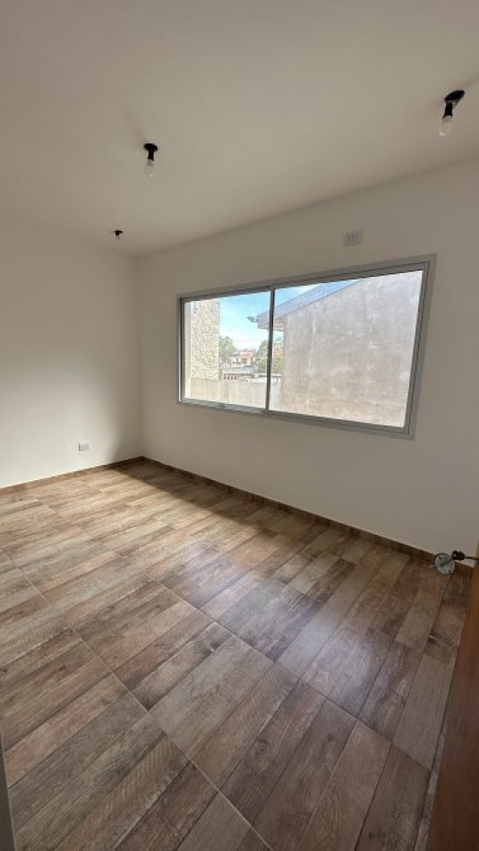 VENTA DUPLEX A ESTRENAR 3 AMBIENTES, CON PATIO, CORREA 1830 -BANFIELD-