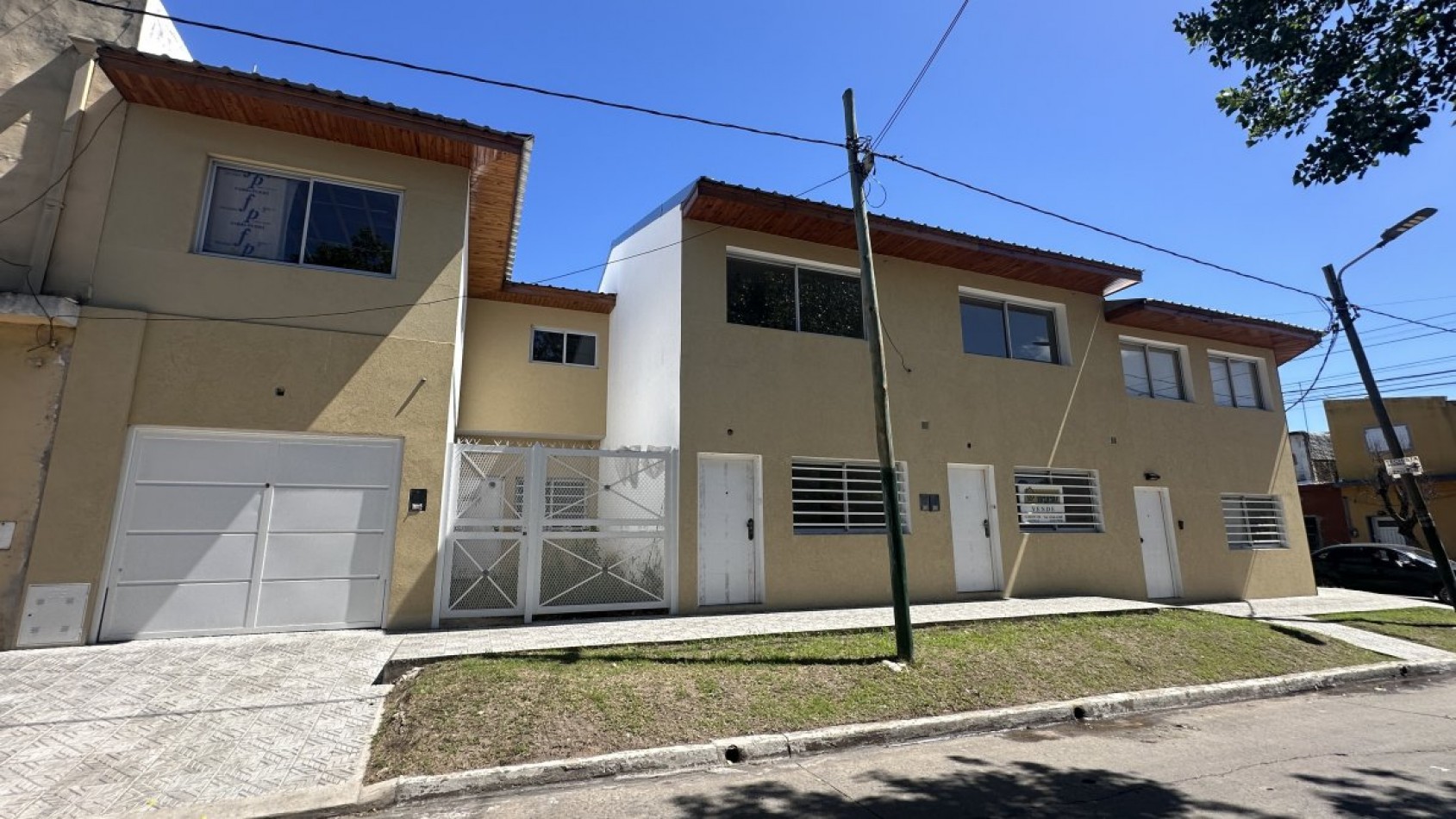 VENTA DUPLEX A ESTRENAR 3 AMBIENTES, CON PATIO, CORREA 1830 -BANFIELD-