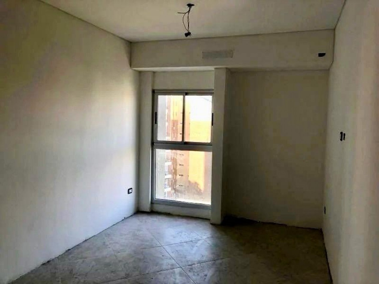 VENTA APTA CREDITO DEPARTAMENTO AL FRENTE 3 AMBIENTES CON COCHERA, EXCELENTE UBICACION A 3 CUADRAS DE LA ESTACION DE MONTE GRANDE, AMEGHINO 126 -MONTE GRANDE-