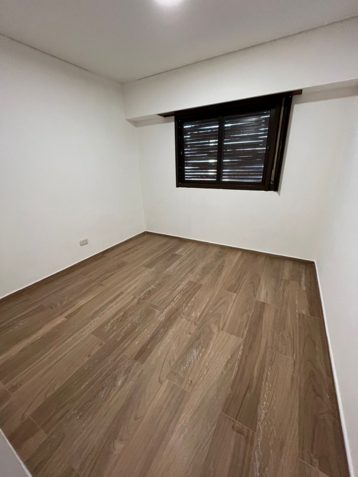 VENTA DEPARTAMENTO CONTRAFRENTE APTO CREDITO EN PRIMER PISO, 2 AMBIENTES, CON TERRAZA COMPARTIDA, A MEDIA CUADRA DE AV HIPOL. IRIGOYEN AL 6800, URIARTE 273 -REMEDIOS DE ESCALADA- 