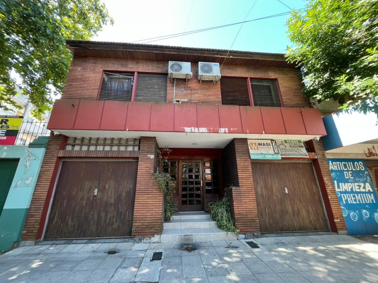 VENTA DEPARTAMENTO CONTRAFRENTE APTO CREDITO EN PRIMER PISO, 2 AMBIENTES, CON TERRAZA COMPARTIDA, A MEDIA CUADRA DE AV HIPOL. IRIGOYEN AL 6800, URIARTE 273 -REMEDIOS DE ESCALADA- 