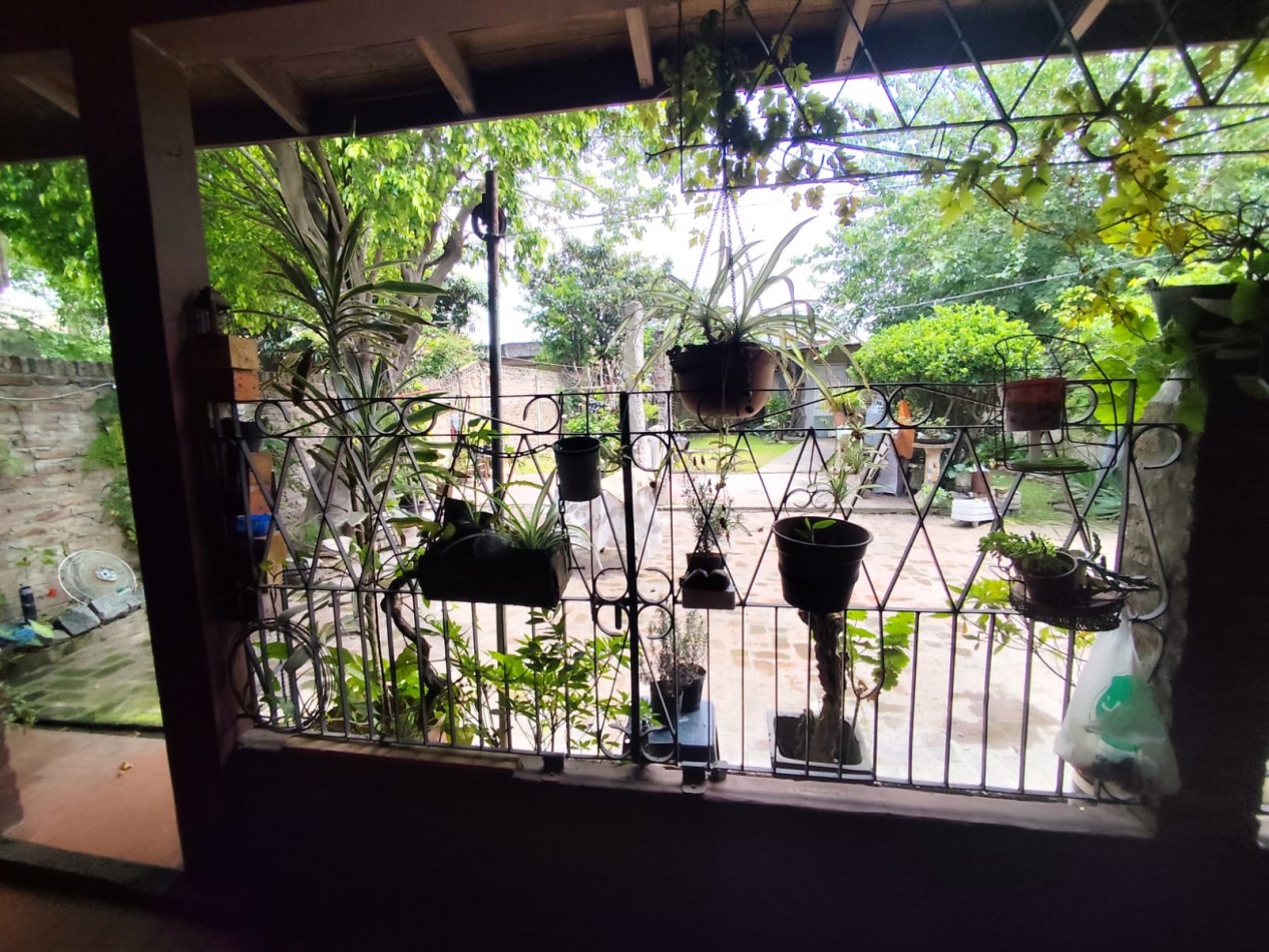 VENTA CASA CON LOCAL, ZONA COMERCIAL, 3 DORMITORIOS, LOCAL CON CORTINA, BAÑO, ENTREPISO Y SECTOR DE VENTA, JOAQUIN V GONZALEZ 2600 -BURZACO-
