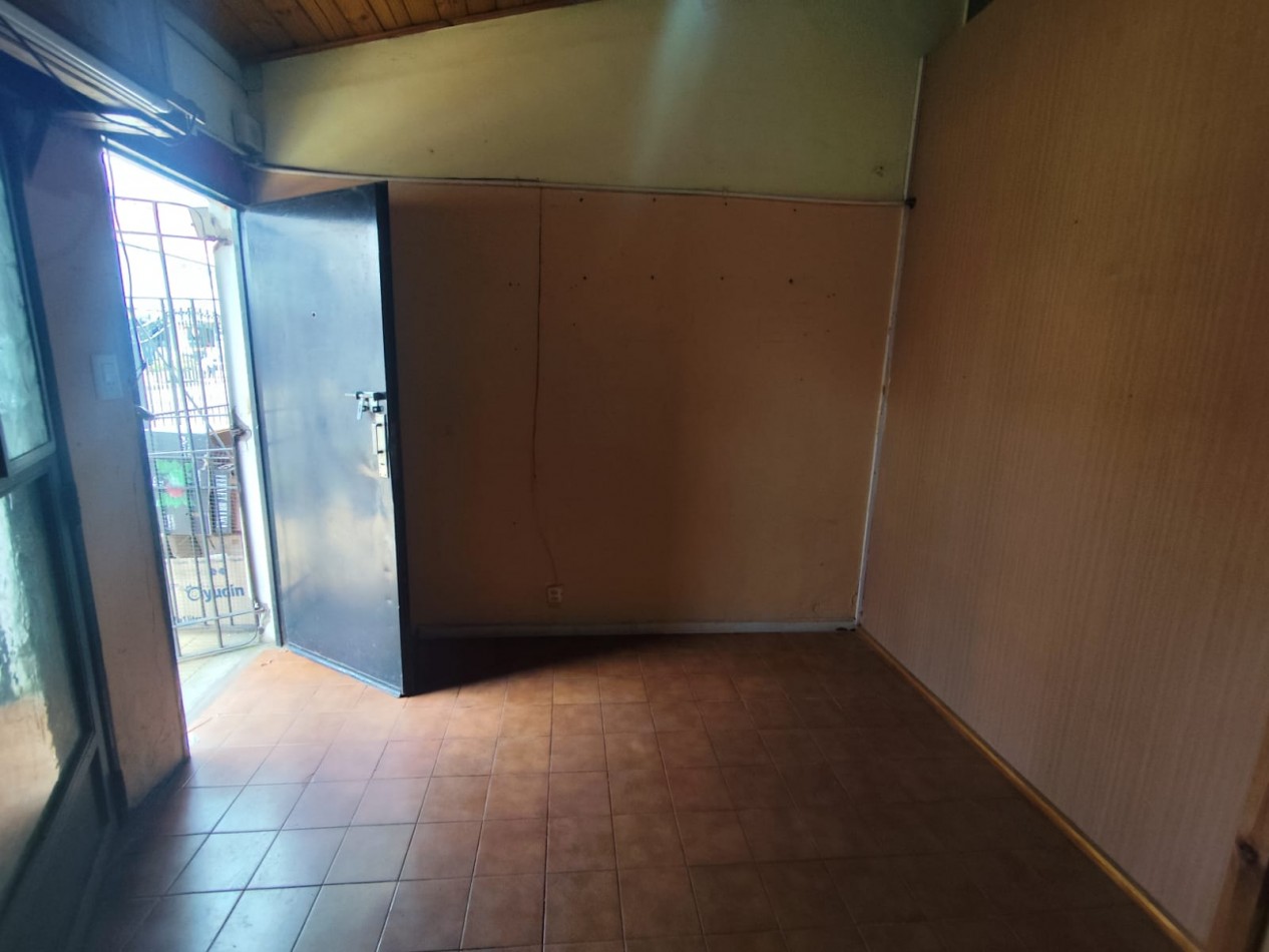 VENTA CASA CON LOCAL, ZONA COMERCIAL, 3 DORMITORIOS, LOCAL CON CORTINA, BAÑO, ENTREPISO Y SECTOR DE VENTA, JOAQUIN V GONZALEZ 2600 -BURZACO-