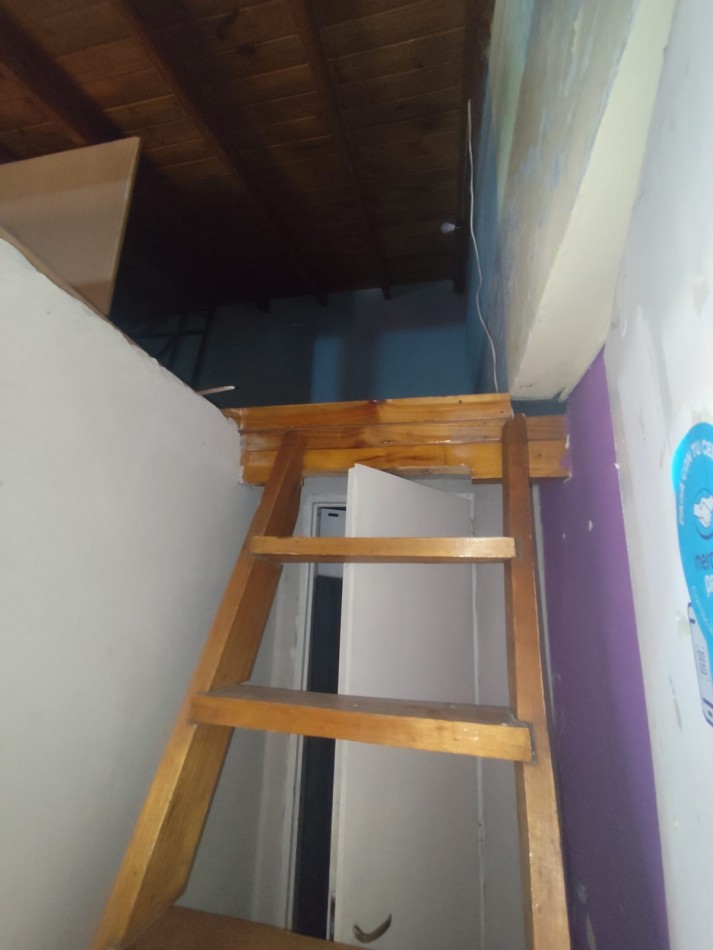 VENTA CASA CON LOCAL, ZONA COMERCIAL, 3 DORMITORIOS, LOCAL CON CORTINA, BAÑO, ENTREPISO Y SECTOR DE VENTA, JOAQUIN V GONZALEZ 2600 -BURZACO-