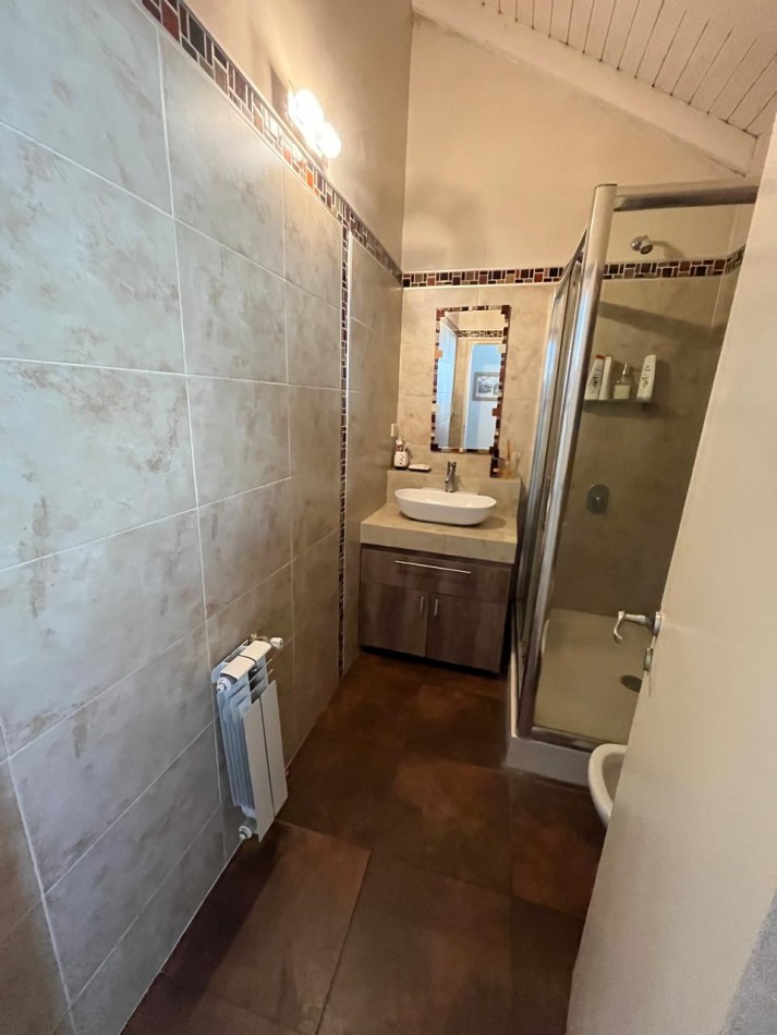 VENTA HERMOSA CASA DE 2 PLANTAS, 3 DORMITORIOS, JARDIN Y PILETA, AVELLANEDA 450 -MONTE GRANDE-
