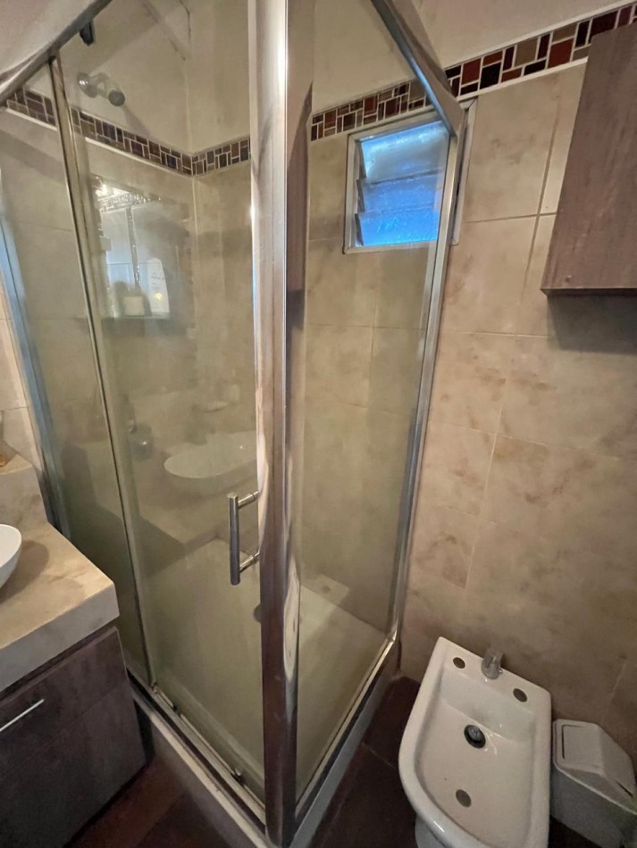 VENTA HERMOSA CASA DE 2 PLANTAS, 3 DORMITORIOS, JARDIN Y PILETA, AVELLANEDA 450 -MONTE GRANDE-