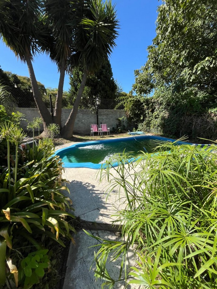 VENTA HERMOSA CASA DE 2 PLANTAS, 3 DORMITORIOS, JARDIN Y PILETA, AVELLANEDA 450 -MONTE GRANDE-