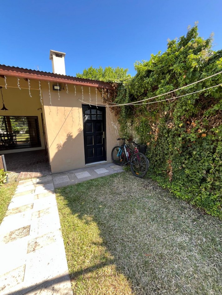 VENTA HERMOSA CASA DE 2 PLANTAS, 3 DORMITORIOS, JARDIN Y PILETA, AVELLANEDA 450 -MONTE GRANDE-