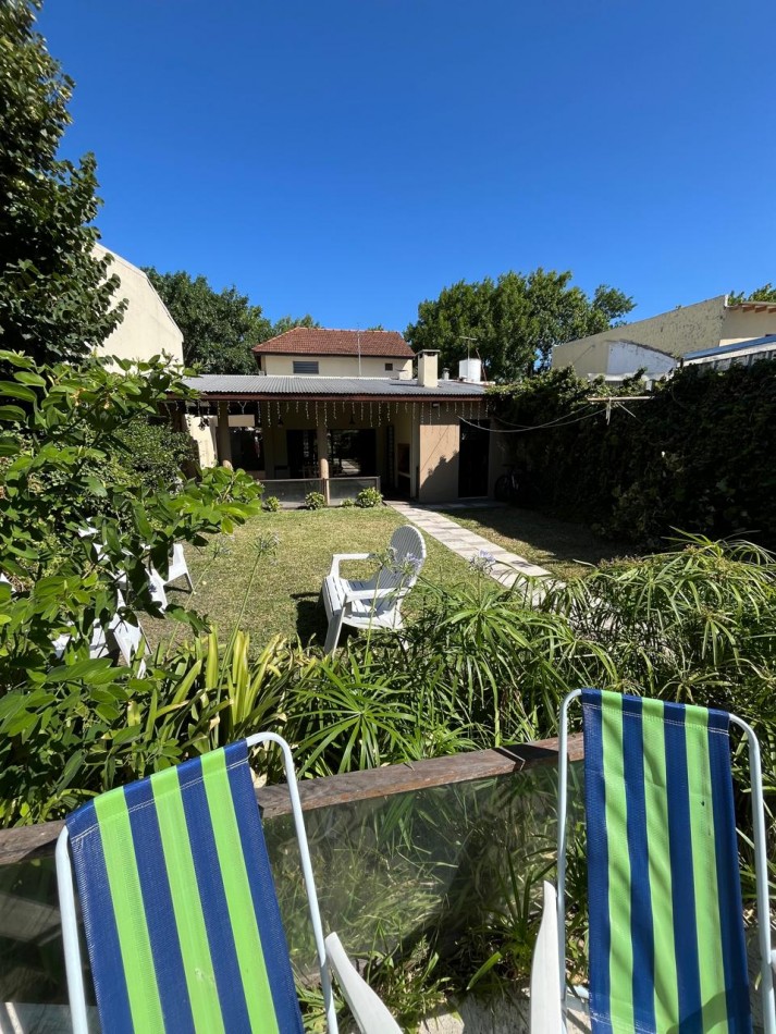 VENTA HERMOSA CASA DE 2 PLANTAS, 3 DORMITORIOS, JARDIN Y PILETA, AVELLANEDA 450 -MONTE GRANDE-