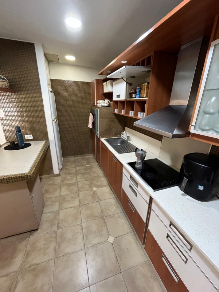 VENTA HERMOSA CASA DE 2 PLANTAS, 3 DORMITORIOS, JARDIN Y PILETA, AVELLANEDA 450 -MONTE GRANDE-