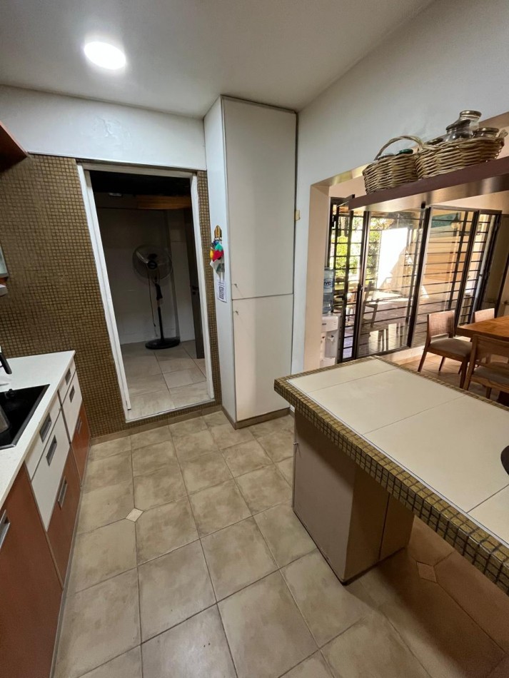 VENTA HERMOSA CASA DE 2 PLANTAS, 3 DORMITORIOS, JARDIN Y PILETA, AVELLANEDA 450 -MONTE GRANDE-