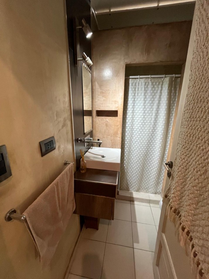 VENTA HERMOSA CASA DE 2 PLANTAS, 3 DORMITORIOS, JARDIN Y PILETA, AVELLANEDA 450 -MONTE GRANDE-