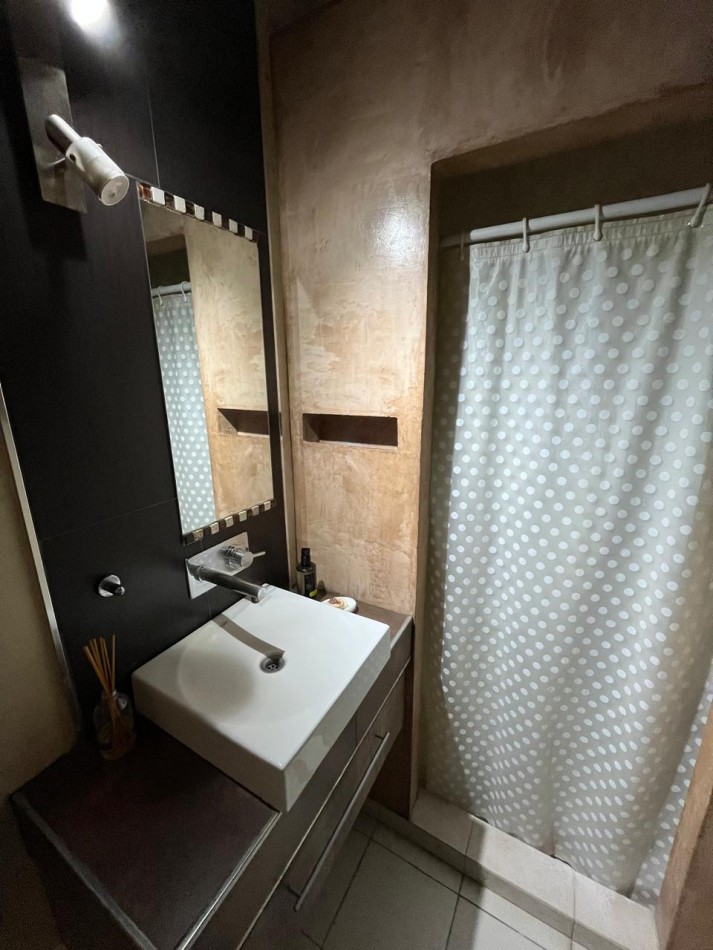 VENTA HERMOSA CASA DE 2 PLANTAS, 3 DORMITORIOS, JARDIN Y PILETA, AVELLANEDA 450 -MONTE GRANDE-
