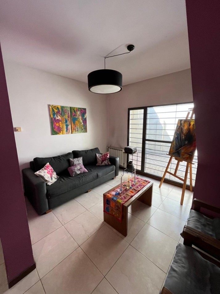 VENTA HERMOSA CASA DE 2 PLANTAS, 3 DORMITORIOS, JARDIN Y PILETA, AVELLANEDA 450 -MONTE GRANDE-