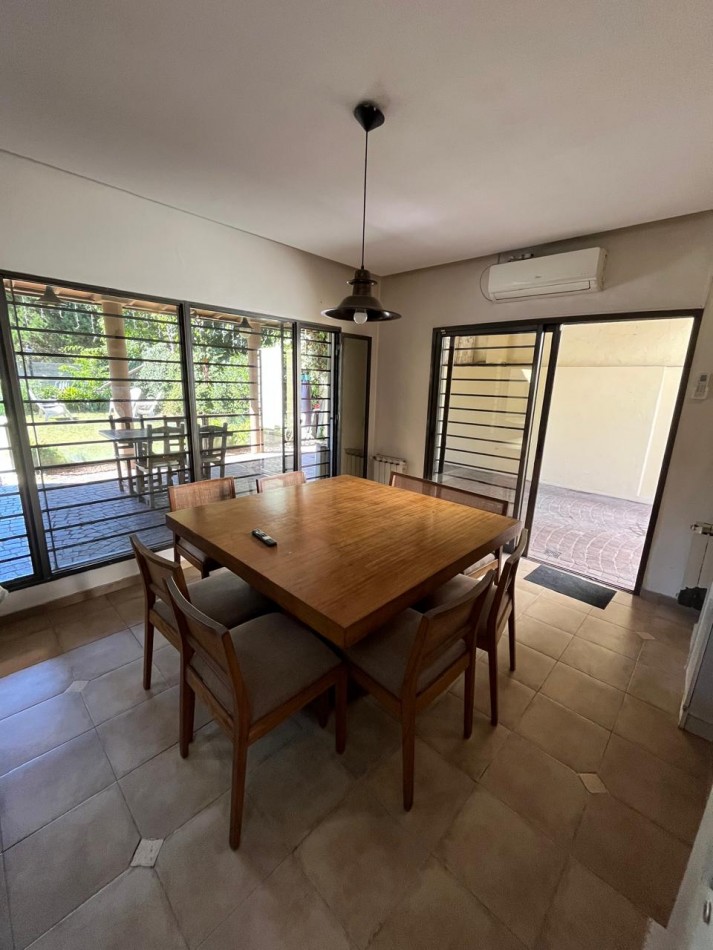 VENTA HERMOSA CASA DE 2 PLANTAS, 3 DORMITORIOS, JARDIN Y PILETA, AVELLANEDA 450 -MONTE GRANDE-