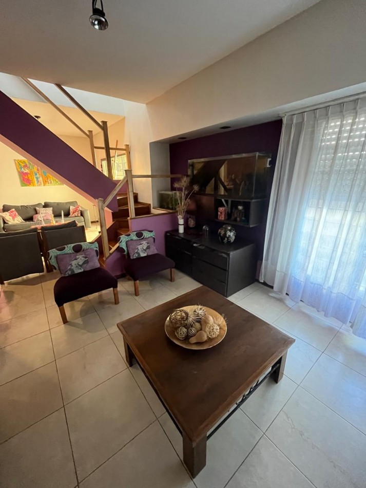 VENTA HERMOSA CASA DE 2 PLANTAS, 3 DORMITORIOS, JARDIN Y PILETA, AVELLANEDA 450 -MONTE GRANDE-