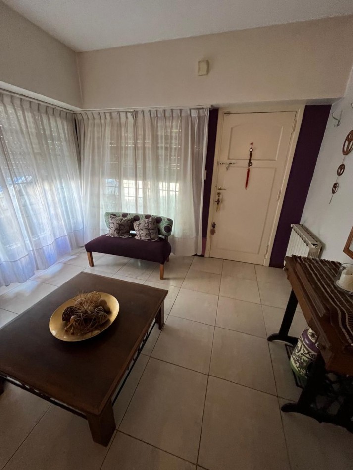 VENTA HERMOSA CASA DE 2 PLANTAS, 3 DORMITORIOS, JARDIN Y PILETA, AVELLANEDA 450 -MONTE GRANDE-