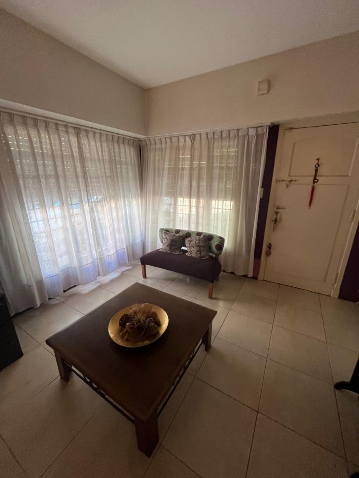 VENTA HERMOSA CASA DE 2 PLANTAS, 3 DORMITORIOS, JARDIN Y PILETA, AVELLANEDA 450 -MONTE GRANDE-