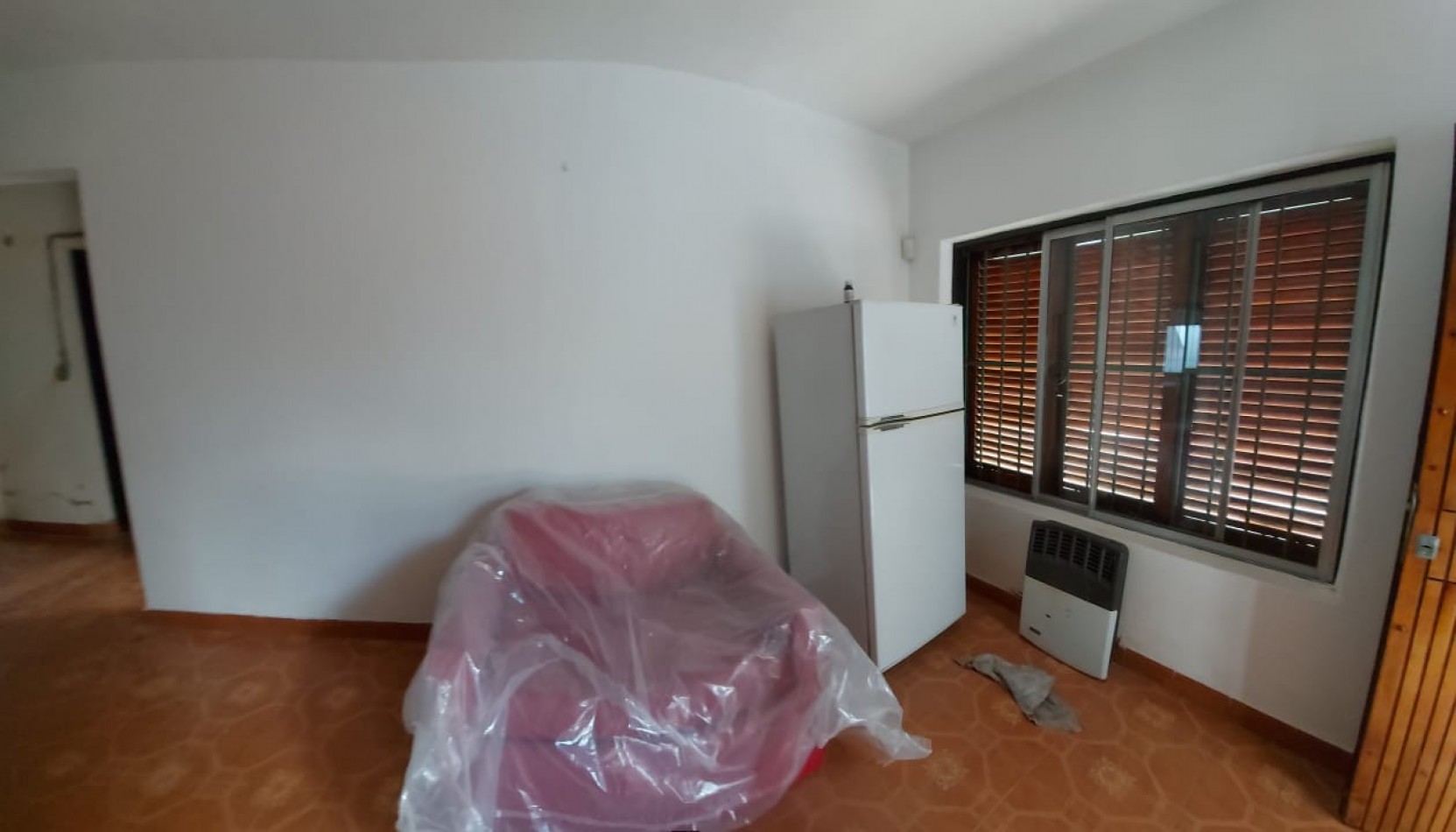ALQUILER CASA 2 DORMITORIOS, A UNA CUADRA DE AV EVA PERON AL 1200, RIVADAVIA 1200 -TEMPERLEY-