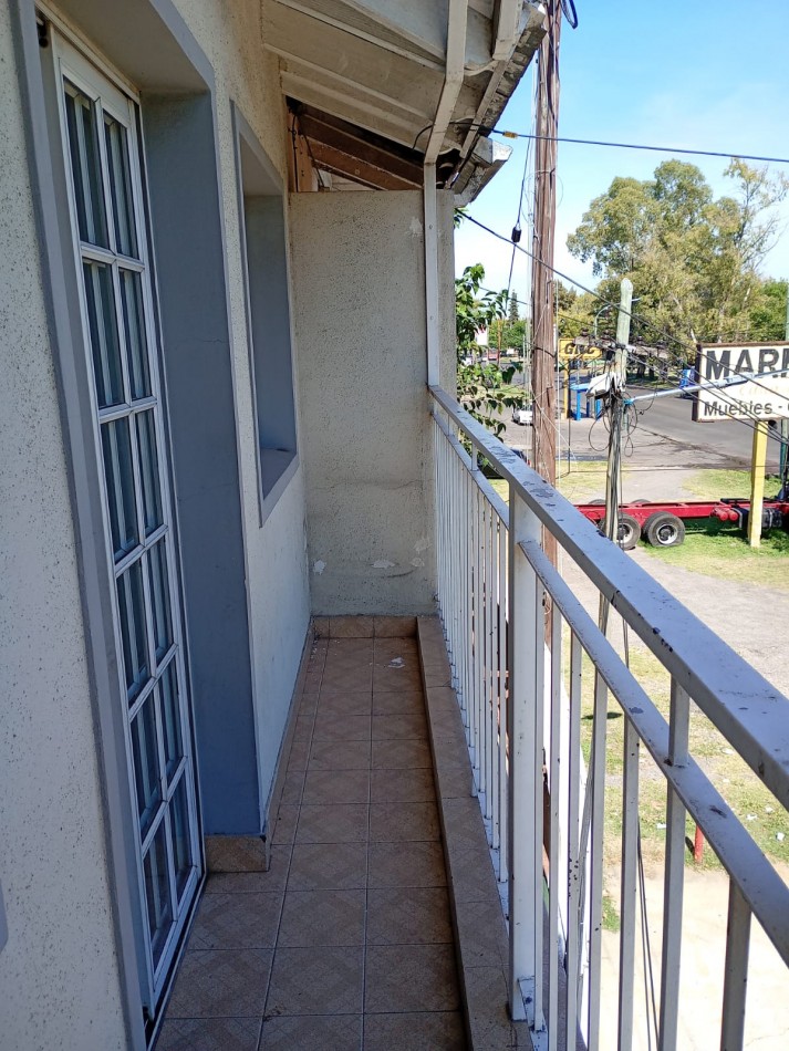 VENTA DEPARTAMENTO EN PLANTA ALTA 2 AMBIENTES CON INGRESO COMPARTIDO, AV EVA PERON 4347 -TEMPERLEY- 
