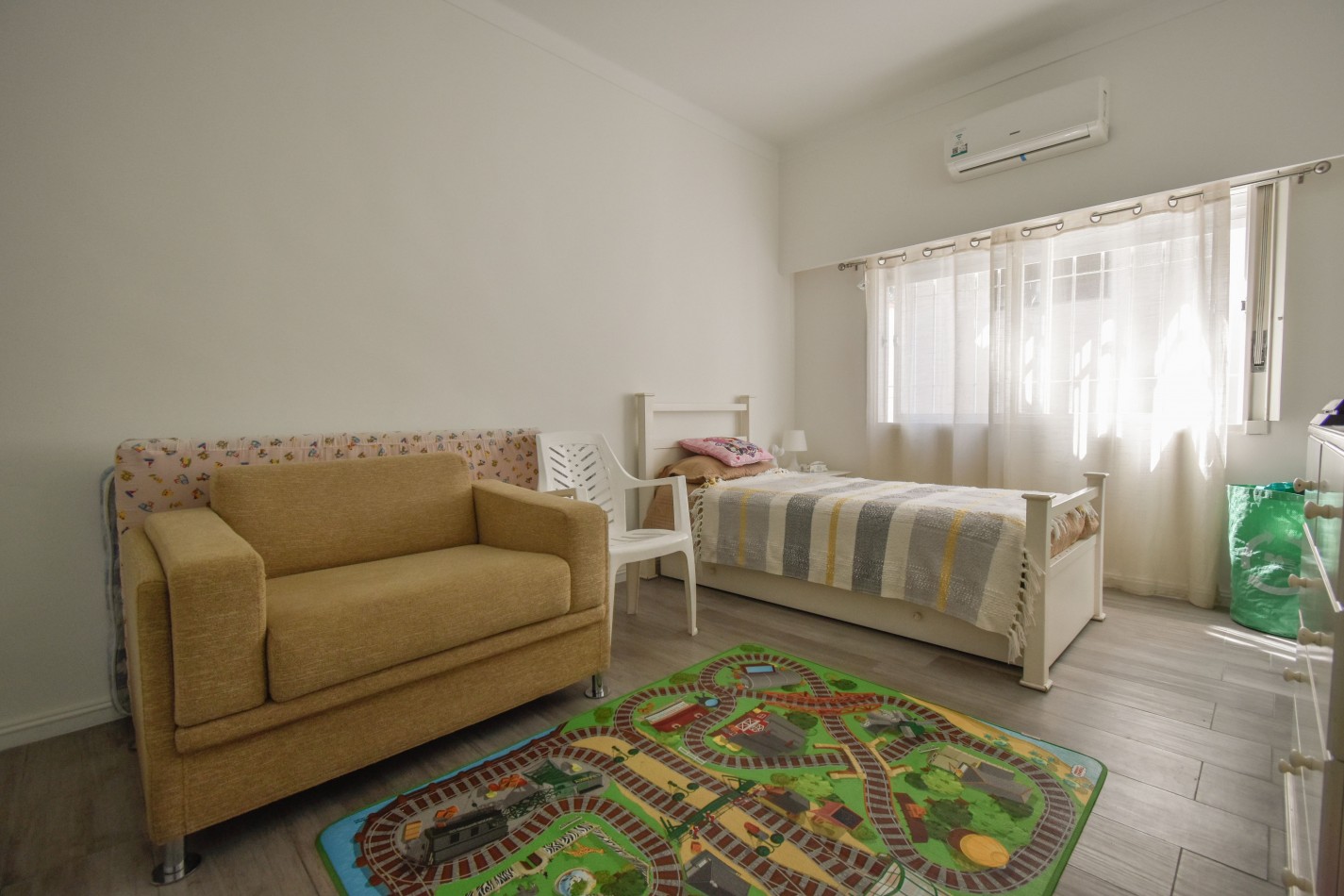 VENTA HERMOSO PH TIPO CASA AL FONDO, APTO CREDITO, 3 AMBIENTES CON PISCINA, PARRILLA Y JARDIN, DETALLES DE CATEGORIA, GUEMES 1085 -TEMPERLEY-