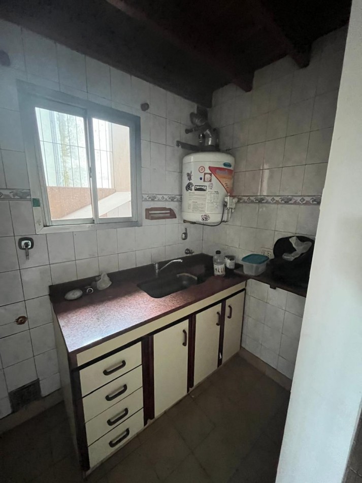 ALQUILER DEPARTAMENTO EN PLANTA ALTA 2 AMBIENTES CON INGRESO COMPARTIDO, AV EVA PERON 4347 -TEMPERLEY- 