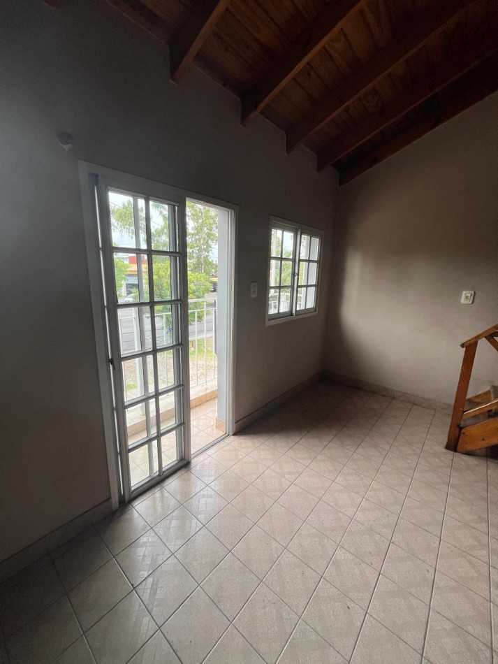ALQUILER DEPARTAMENTO EN PLANTA ALTA 2 AMBIENTES CON INGRESO COMPARTIDO, AV EVA PERON 4347 -TEMPERLEY- 