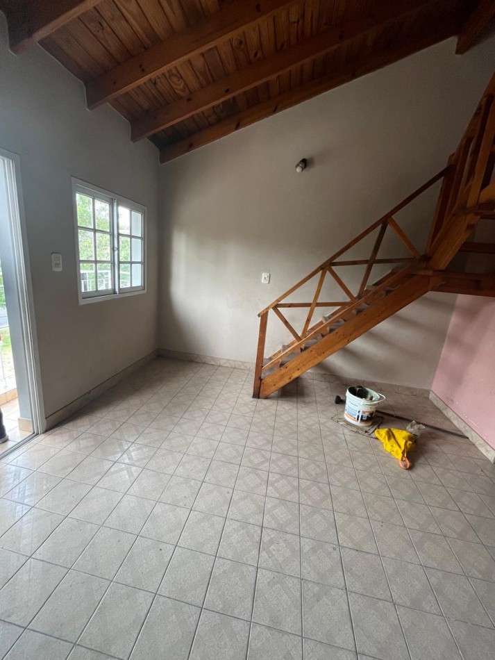 ALQUILER DEPARTAMENTO EN PLANTA ALTA 2 AMBIENTES CON INGRESO COMPARTIDO, AV EVA PERON 4347 -TEMPERLEY- 