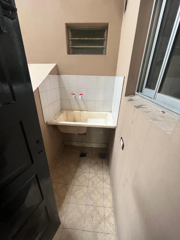 ALQUILER DEPARTAMENTO EN PLANTA ALTA 2 AMBIENTES CON INGRESO COMPARTIDO, AV EVA PERON 4347 -TEMPERLEY- 