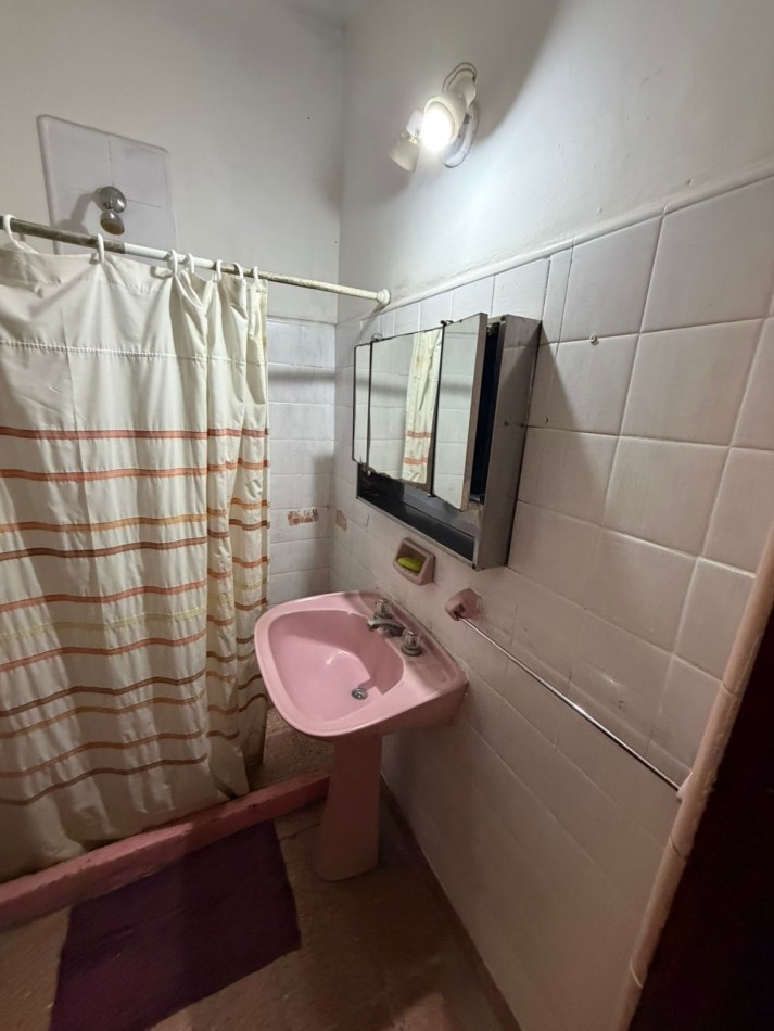 VENTA CASA 2 DORMITORIOS, LUGAR SEMICUBIERTO PARA GUARDAR EL AUTO, PATIO CON PARRILLA, JUNCAL 2391 -TEMPERLEY-