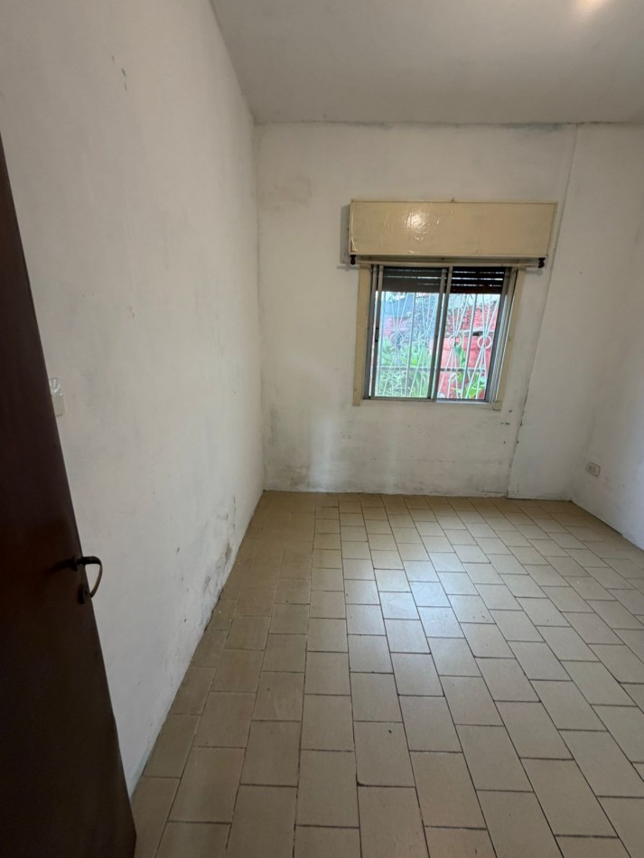 VENTA CASA 2 DORMITORIOS, LUGAR SEMICUBIERTO PARA GUARDAR EL AUTO, PATIO CON PARRILLA, JUNCAL 2391 -TEMPERLEY-