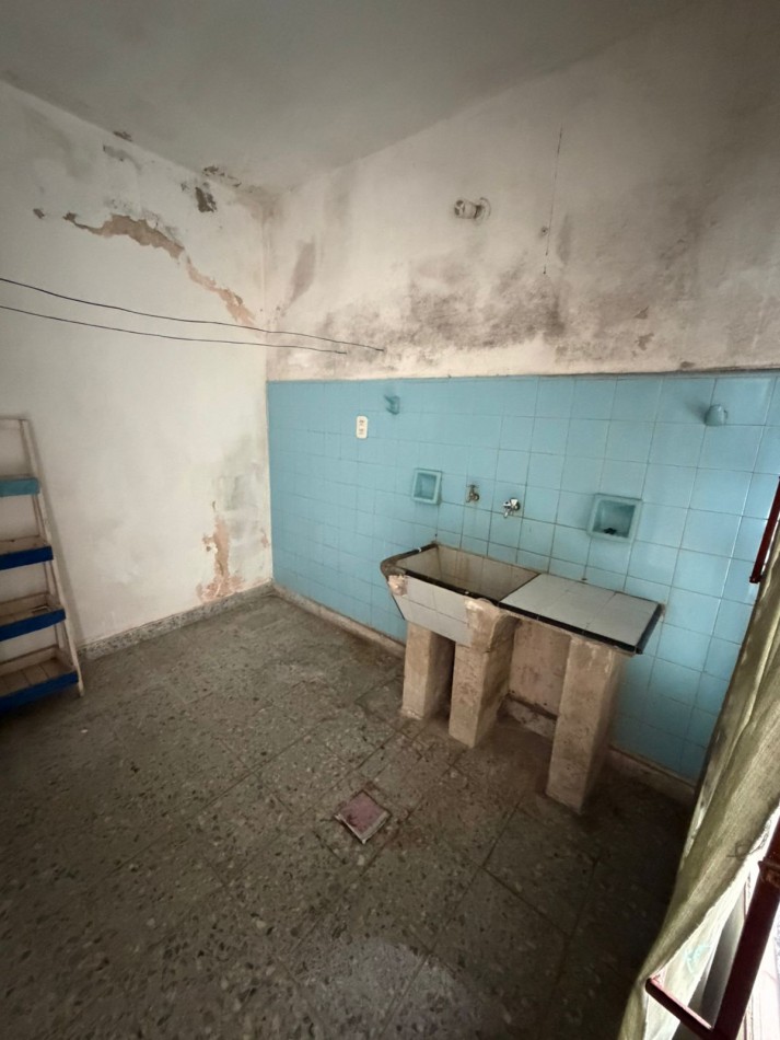 VENTA CASA 2 DORMITORIOS, LUGAR SEMICUBIERTO PARA GUARDAR EL AUTO, PATIO CON PARRILLA, JUNCAL 2391 -TEMPERLEY-