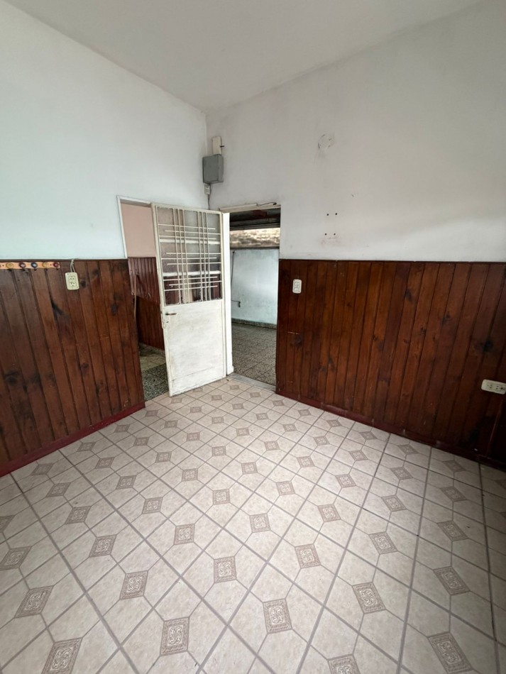 VENTA CASA 2 DORMITORIOS, LUGAR SEMICUBIERTO PARA GUARDAR EL AUTO, PATIO CON PARRILLA, JUNCAL 2391 -TEMPERLEY-
