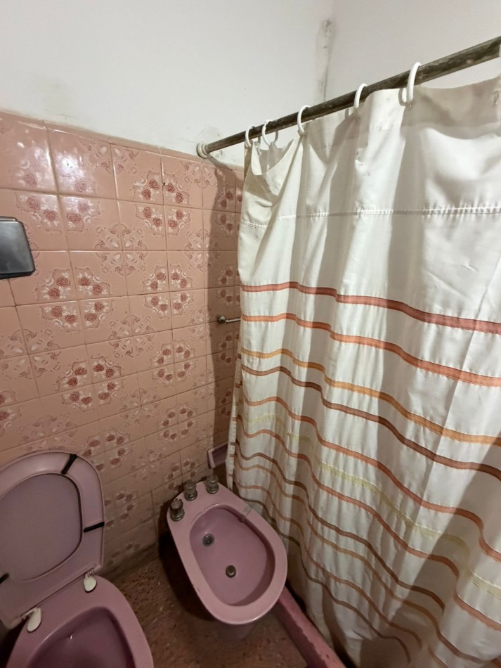 VENTA CASA 2 DORMITORIOS, LUGAR SEMICUBIERTO PARA GUARDAR EL AUTO, PATIO CON PARRILLA, JUNCAL 2391 -TEMPERLEY-