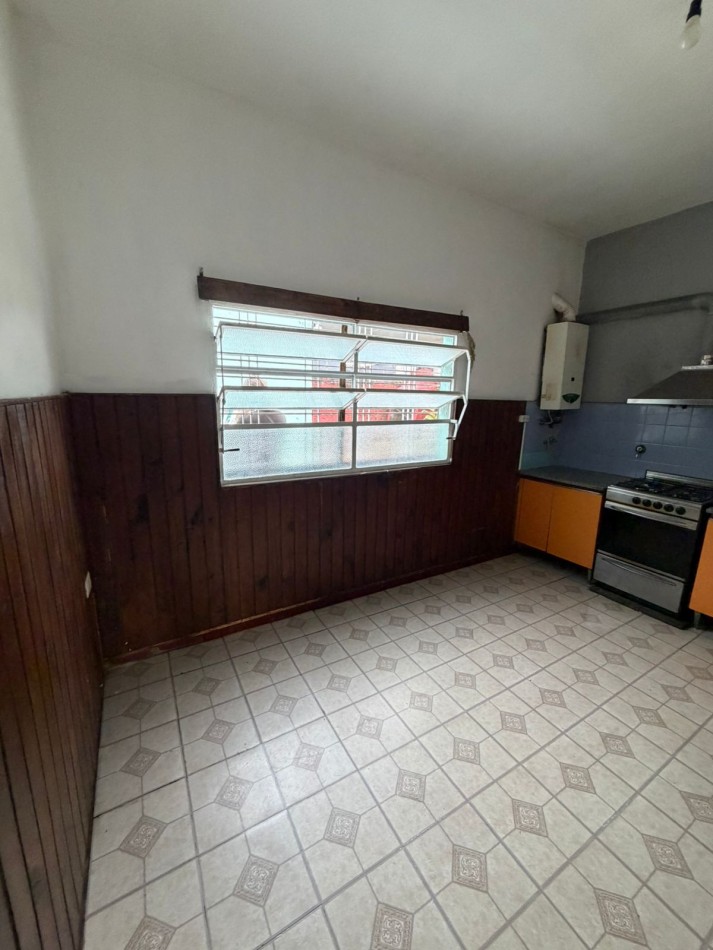 VENTA CASA 2 DORMITORIOS, LUGAR SEMICUBIERTO PARA GUARDAR EL AUTO, PATIO CON PARRILLA, JUNCAL 2391 -TEMPERLEY-